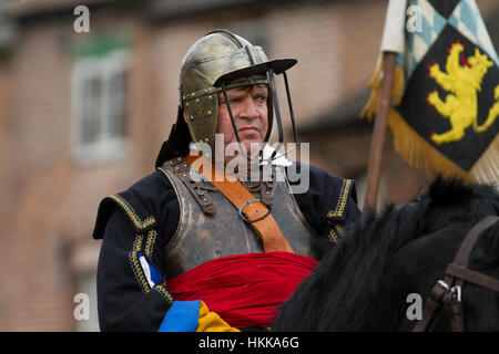 Cheshire, Royaume-Uni. 28 janvier, 2017. Holly saint jour et siège de Nantwich re-enactment. Depuis plus de 40 ans les fidèles troupes de l'Hogan-vexel ont recueillies dans la ville historique d'une spectaculaire reconstitution de la bataille sanglante qui a eu lieu il y a près de 400 ans et a marqué la fin du long et douloureux siège de la ville. Têtes rondes, cavaliers, et d'autres artistes ont convergé sur l'historique du centre-ville à adopter de nouveau la bataille. Le siège en janvier 1644 a été l'un des principaux conflits de la guerre civile anglaise. /AlamyLiveNews MediaWorldImages crédit ; Banque D'Images