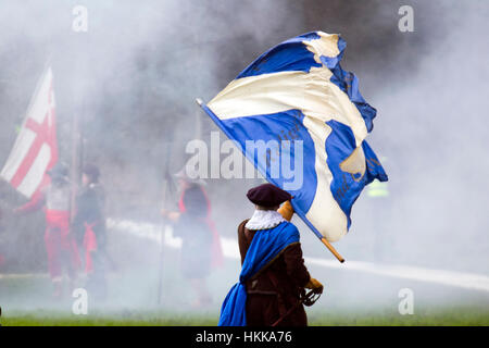 Cheshire, Royaume-Uni. 28 janvier, 2017. Bataille, je vois des drapeaux sur Holly saint jour et siège de Nantwich re-enactment. Depuis plus de 40 ans les fidèles troupes de l'Hogan-vexel ont recueillies dans la ville historique d'une spectaculaire reconstitution de la bataille sanglante qui a eu lieu il y a près de 400 ans et a marqué la fin du long et douloureux siège de la ville. Têtes rondes, cavaliers, et d'autres artistes ont convergé sur l'historique du centre-ville à adopter de nouveau la bataille. Le siège en janvier 1644 a été l'un des principaux conflits de la guerre civile anglaise. Banque D'Images