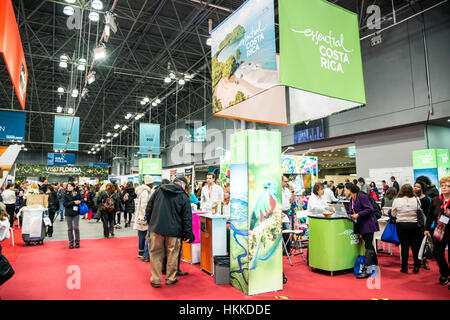 New York, USA. 28 janvier, 2017. Le New York Times, le plus important salon commercial de consommation et de voyage en Amérique du Nord s'ouvre au Jacob Javits Center. Portes ouvertes au public le samedi et dimanche (janv. 28-29) pour deux jours d'affaires sur place et propose des voyages, des séminaires, et de conseils de professionnels pour préparer votre Rencontrez les experts des programmes, aux performances. Crédit : Jim DeLillo/Alamy Live News Banque D'Images