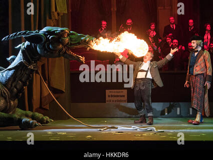 Karlsruhe, Allemagne. 27 Jan, 2017. Matthias Wohlbrecht (L. Houston Stewart Chamberlain) et Armin Kolarczyk (Wagner deamon) répéter une scène de l'opéra 'Wahnfried' dans le théâtre Badisches Staatstheater de Karlsruhe en Allemagne, le 27 janvier 2017. La première mondiale a lieu le 28 janvier 2017. Photo : Uli Deck/dpa/Alamy Live News Banque D'Images