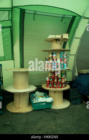 Sheffield, Royaume-Uni. 29 janvier 2017. Boîtes de nourriture à Tent City à Sheffield 29 janvier 2017 Crédit : Gary Bagshawe/Alamy Live News Banque D'Images