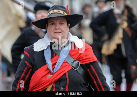 Londres, Royaume-Uni. 29 janvier 2017. Les membres de la société de la guerre civile, l'un des plus anciens groupes de reconstitution dans le monde, se réunir pour donner vie à l'armée du roi, retraçant l'itinéraire suivi par le Roi Charles I de Palais St James à l'endroit de son exécution à la Banqueting House dans la région de Whitehall. © Stephen Chung / Alamy Live News Banque D'Images