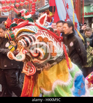 Londres 29e dragon, dans China Town pour la célébration du Nouvel An chinois 2017 London#  Crédit : Ian Davidson/Alamy Live News Banque D'Images