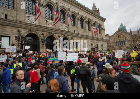 Boston, USA. 29 janvier, 2017. Protestation d'atout à Copley Square. Miki Joven/Alamy Live News Banque D'Images