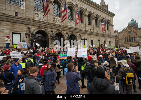 Boston, USA. 29 janvier, 2017. Protestation d'atout à Copley Square. Miki Joven/Alamy Live News Banque D'Images