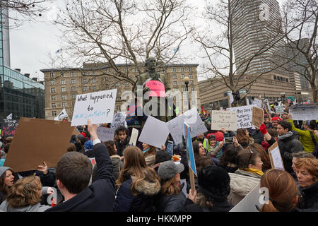 Boston, USA. 29 janvier, 2017. Protestation d'atout à Copley Square. Miki Joven/Alamy Live News Banque D'Images