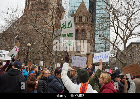 Boston, USA. 29 janvier, 2017. Protestation d'atout à Copley Square. Miki Joven/Alamy Live News Banque D'Images