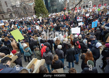 Boston, USA. 29 janvier, 2017. Protestation d'atout à Copley Square. Miki Joven/Alamy Live News Banque D'Images