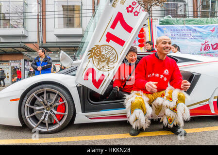 Vancouver, Canada. 29 janvier, 2017. Voiture de sport Lamborghini pendant la parade du Nouvel An chinois pour célébrer l'année du coq à Vancouver, Colombie-Britannique. Crédit : Michael Wheatley/Alamy Live News Banque D'Images