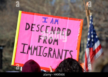 New York City, USA. 29 janvier, 2017. Les protestataires prennent part à la manifestation contre le Président'Atout plans d'immigration à Battery Park à New York. Crédit : Christopher Penler/Alamy Live News Banque D'Images