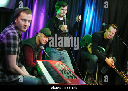 Bala Cynwyd, USA. 27 Jan, 2017. Lukas Graham visite Q102 à Bala Cynwyd, New York pour jouer quelques morceaux. Credit : Star Shooter/media/Alamy Punch Live News Banque D'Images