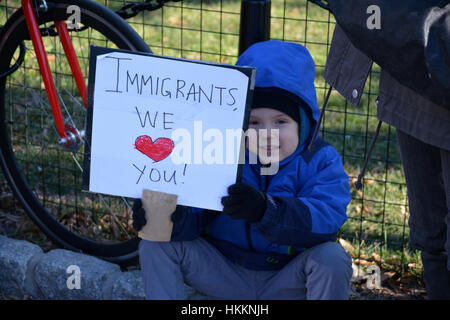 New York City, USA. 29 janvier, 2017. Les protestataires prennent part à la manifestation contre le Président'Atout plans d'immigration à Battery Park à New York. Crédit : Christopher Penler/Alamy Live News Banque D'Images