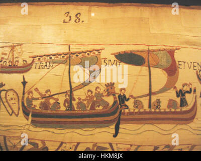 La tapisserie de Bayeux est un célèbre tissu brodé qui représente les événements menant à la conquête normande de l'Angleterre en 1066. Ce chef-d'œuvre de l'art médiéval fournit un récit visuel de l'un des moments les plus significatifs de l'histoire européenne. Banque D'Images