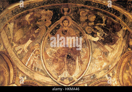 Cette peinture du XIe siècle, « Christ en Majesté », est une pièce religieuse emblématique attribuée à des peintres inconnus. L'œuvre représente le Christ dans une posture majestueuse et divine, communément trouvée dans les religieux médiévaux Il met en lumière les thèmes spirituels et artistiques de son époque. Banque D'Images