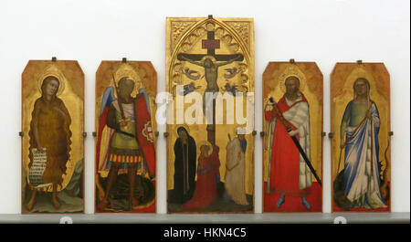Cette peinture de tempera de Bernardo Daddi et Puccio di Simone, représentant la Crucifixion avec les deuils et les saints, a été créée entre 1346 et 1348. Il est logé dans la Galleria dell'Accademia à Florence, mettant en valeur le style gothique de l'époque. Banque D'Images