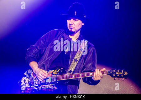 Milan, Italie. 28 janvier, 2017. Skunk Anansie effectue live au Mediolanum Forum à Milan, Italie. Credit : Mairo Cinquetti/Pacific Press/Alamy Live News Banque D'Images