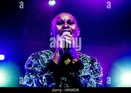 Milan, Italie. 28 janvier, 2017. Skunk Anansie effectue live au Mediolanum Forum à Milan, Italie. Credit : Mairo Cinquetti/Pacific Press/Alamy Live News Banque D'Images