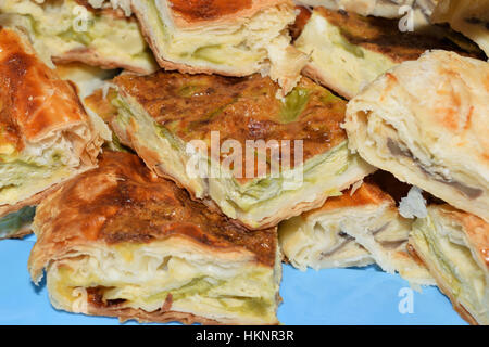 Omelette à l'oignon et de parmesan Banque D'Images