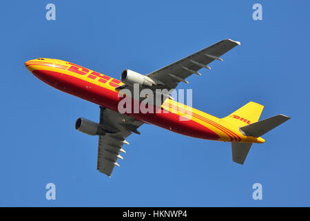 Airbus A300-622DHL MANGER RF D-AEAP, au départ de l'aéroport Heathrow de Londres, UK Banque D'Images