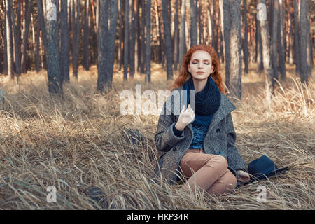 Redhead girl relaxing Banque D'Images