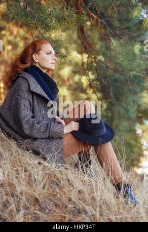 Redhead woman outdoors Banque D'Images