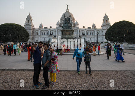 Les touristes au Victoria Memorial à Calcutta (Kolkata), dans l'ouest du Bengale, en Inde. Banque D'Images