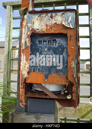 Ancienne pompe à essence rouillés UK Banque D'Images