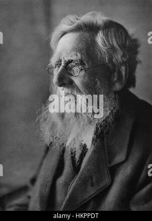 Alfred Russel Wallace, co-développeur de la théorie de l'évolution par sélection naturelle, dans un portrait par Emil Otto Hoppé, c1910 (publié en 1912). Banque D'Images