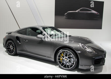 Bruxelles - 12 jan 2016 : Nouvelle Porsche 911 Turbo S à l'affiche au Salon de l'Automobile de Bruxelles. Banque D'Images