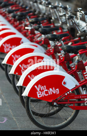 Location de vélos BiCiNg de Barcelone. La Catalogne, Espagne. Banque D'Images