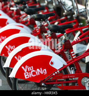 Location de vélos BiCiNg de Barcelone. La Catalogne, Espagne. Banque D'Images