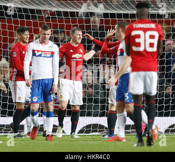 Bastian Schweinsteiger Manchester United (centre) célèbre marquant son quatrième but du côté du jeu au cours de l'Emirates en FA Cup, quatrième match à Old Trafford, Manchester. Banque D'Images