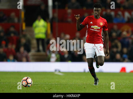 Axel Manchester United, Tuanzebe au cours de l'unis en FA Cup, quatrième match à Old Trafford, Manchester. ASSOCIATION DE PRESSE Photo. Photo Date : Dimanche 29 Janvier, 2017. Voir l'ACTIVITÉ DE SOCCER histoire Man Utd. Crédit photo doit se lire : Martin Rickett/PA Wire. RESTRICTIONS : EDITORIAL N'utilisez que pas d'utilisation non autorisée avec l'audio, vidéo, données, listes de luminaire, club ou la Ligue de logos ou services 'live'. En ligne De-match utilisation limitée à 75 images, aucune émulation. Aucune utilisation de pari, de jeux ou d'un club ou la ligue/dvd publications. Banque D'Images