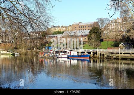 Au Richmond Riverside on Thames Surrey UK Banque D'Images