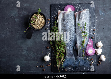 Poissons de mer crus Banque D'Images