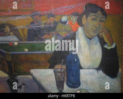 Cette peinture d'une scène de café à Arles met en valeur des couleurs vibrantes et des coups de pinceau dynamiques, caractéristiques du style post-impressionniste, avec des représentations vives de la vie quotidienne dans le sud de la France. Banque D'Images