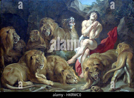 Le tableau dramatique de Peter Paul Rubens, datant de 1613-1615, représente la scène biblique de Daniel dans le repaire des lions. Connu pour son utilisation magistrale de la lumière et du mouvement, Rubens capture le moment de l’intervention divine, où Daniel est protégé des lions. Banque D'Images