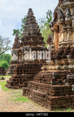 Temple bouddhiste stupas classé au Patrimoine Mondial de l'Unesco à Si Satchanalai Historical Park dans la province de Sukhothai, Thaïlande du nord Banque D'Images