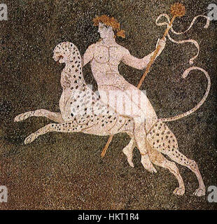 La mosaïque de Dionysos de Pella représente l'ancien Dieu grec Dionysos dans une scène vibrante et détaillée. Trouvée à Pella, cette mosaïque illustre le talent des artisans anciens et offre un aperçu des pratiques culturelles et religieuses du monde macédonien antique. Banque D'Images