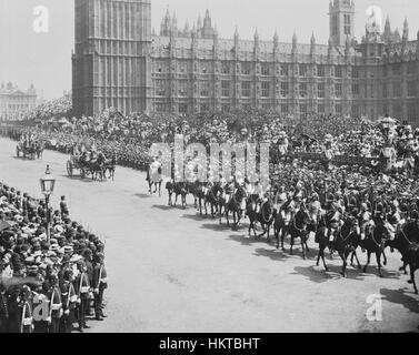 Cette peinture montre une escorte de cavalerie indienne passant devant les chambres du Parlement à Londres le 22 juin 1897, marquant un moment dans l'histoire coloniale britannique. L’événement faisait partie de la célébration du jubilé de diamant de la reine Victoria. Banque D'Images