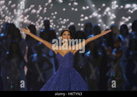 Manille, Philippines 30 Jan, 2017 Miss Univers 2015 Pia Wurtzbach des Philippines fait ses adieux à la foule avant le gagnant du 65ème concours de beauté Miss Univers être aanounced au couronnement de Miss Univers 2016 au Mall of Asia Arena. Miss France Iris Mittenaere a été proclamé vainqueur de la 65e défilé de Miss Univers. Jan 30, 2017. Credit : Linus Gardien Escandor Ii/ZUMA/Alamy Fil Live News Crédit : Linus Gardien Escandor Ii/ZUMA/Alamy Fil Live News Banque D'Images