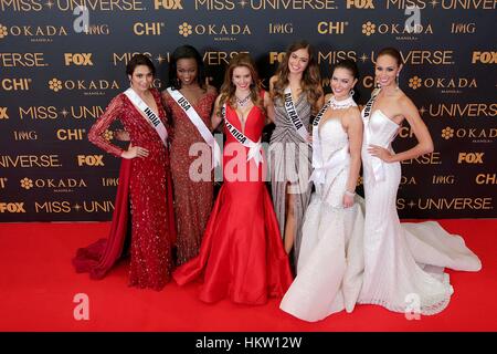 Pasay City, Philippines. 29 janvier, 2017. Les candidats à la Miss Univers posent pour des photos au cours de l'événement tapis rouge de Miss Univers à Pasay City, Philippines, le 29 janvier 2017. Credit : Rouelle Umali/Xinhua/Alamy Live News Banque D'Images