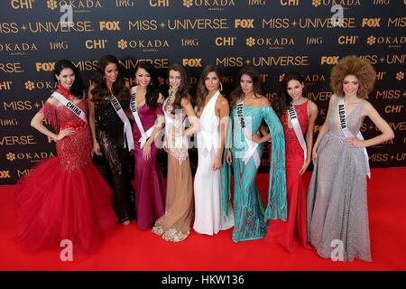 Pasay City, Philippines. 29 janvier, 2017. Les candidats à la Miss Univers posent pour des photos au cours de l'événement tapis rouge de Miss Univers à Pasay City, Philippines, le 29 janvier 2017. Credit : Rouelle Umali/Xinhua/Alamy Live News Banque D'Images