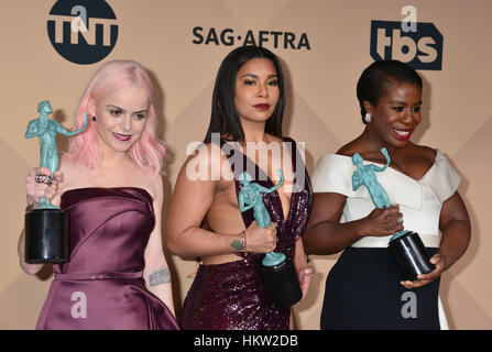 Los Angeles, USA. 29 janvier, 2017. Uzo Aduba, Taryn Manning, Jessica Pimentel arrivant à la 23e remise des Prix 2017 acteurs de cinéma au Sanctuaire Amphitheatre de Los Angeles. Le 29 janvier 2017. Credit : Gamma-USA/Alamy Live News Banque D'Images