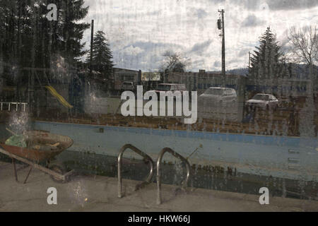 Moscou, New York, USA. 17 novembre, 2016. Le centre communautaire à l'Syringa Mobile Home Park a été fermé et la piscine qui était autrefois utilisé par les résidents a été condenmed. Credit : Crédit : /ZUMA Wire/Alamy Live News Banque D'Images