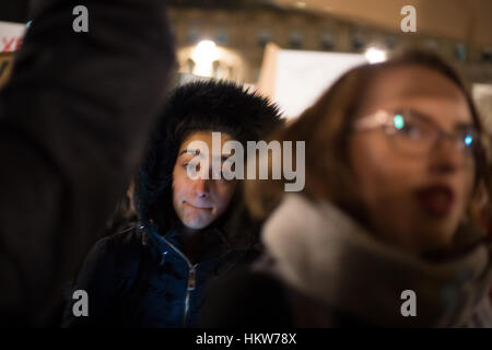 Glasgow, Royaume-Uni. Jan 30, 2017. Protestation contre les politiques et présidence de Donald Trump, président des États-Unis d'Amérique, à George Square, Glasgow, Ecosse, le 30 janvier 2017. Crédit : Jeremy sutton-hibbert/Alamy Live News Banque D'Images