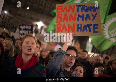 Glasgow, Royaume-Uni. Jan 30, 2017. Protestation contre les politiques et présidence de Donald Trump, président des États-Unis d'Amérique, à George Square, Glasgow, Ecosse, le 30 janvier 2017. Crédit : Jeremy sutton-hibbert/Alamy Live News Banque D'Images