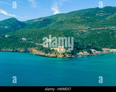 Vue aérienne de paysages côtiers de l'océan d'Arrabida Parc Naturel de Setubal, Portugal Banque D'Images