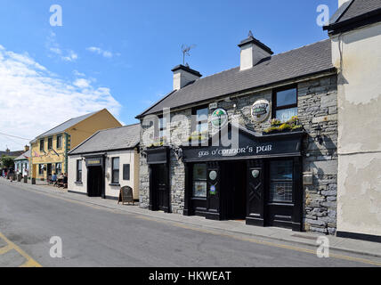 Gus O'Connor's pub dans le petit village de Doolin Banque D'Images