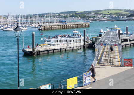 Barbican Landing Stage, la Marina du Port de Sutton, Plymouth, Devon, Angleterre, Royaume-Uni Banque D'Images